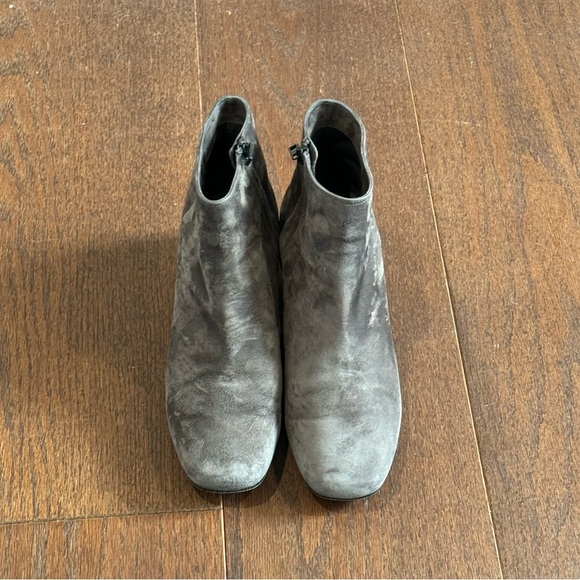 Vince Women’s Grey Suede Booties Size 9 - Picture 2 of 7